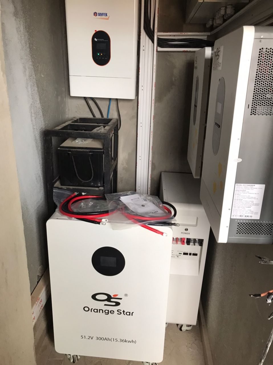 Onduleurs et batteries du système solaire photovoltaïque