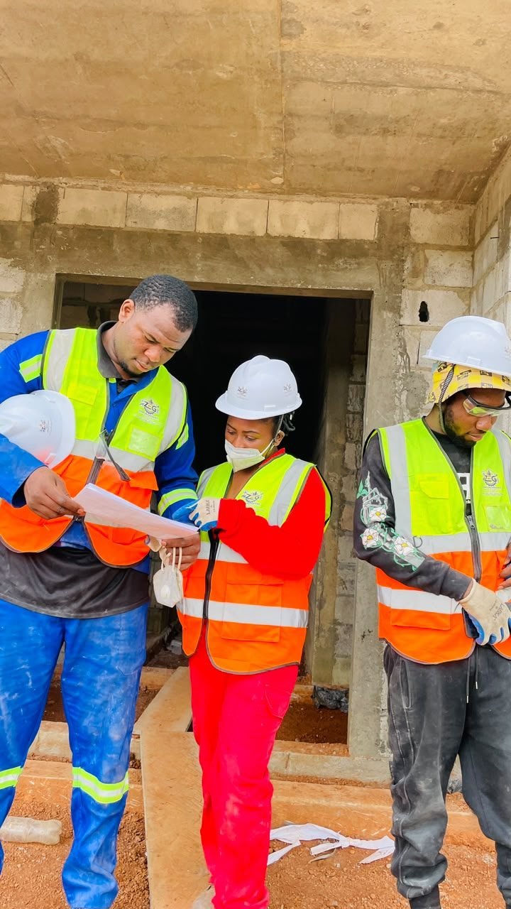 Équipe ZEG SARL sur chantier résidentiel à Nsimalen