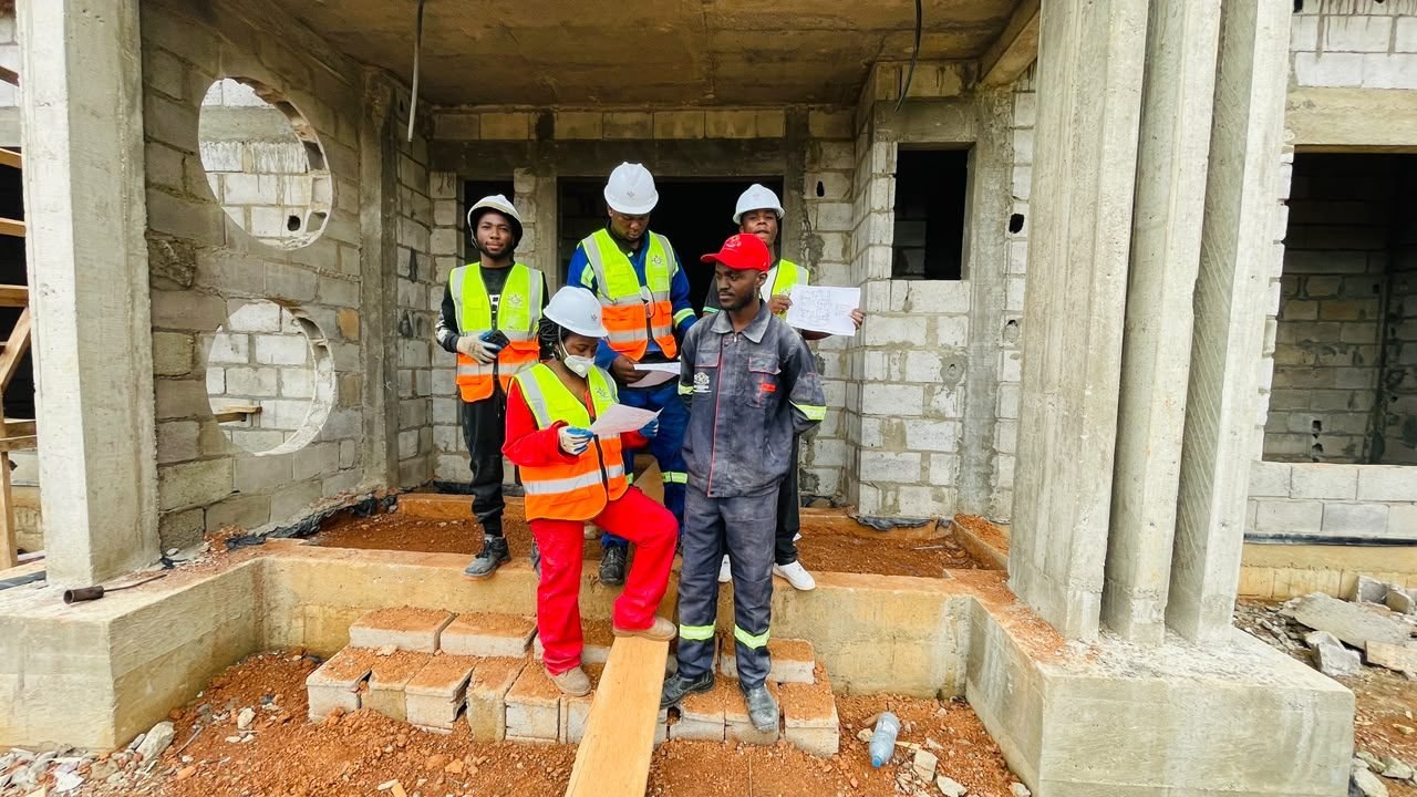 Travaux et contrôle de chantier d'une villa résidentielle à Nsimalen
