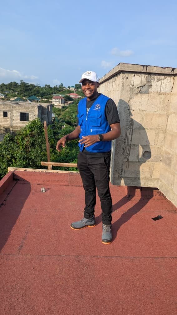 Intervenant ZEG SARL sur le chantier à Yaoundé Nsimalen
